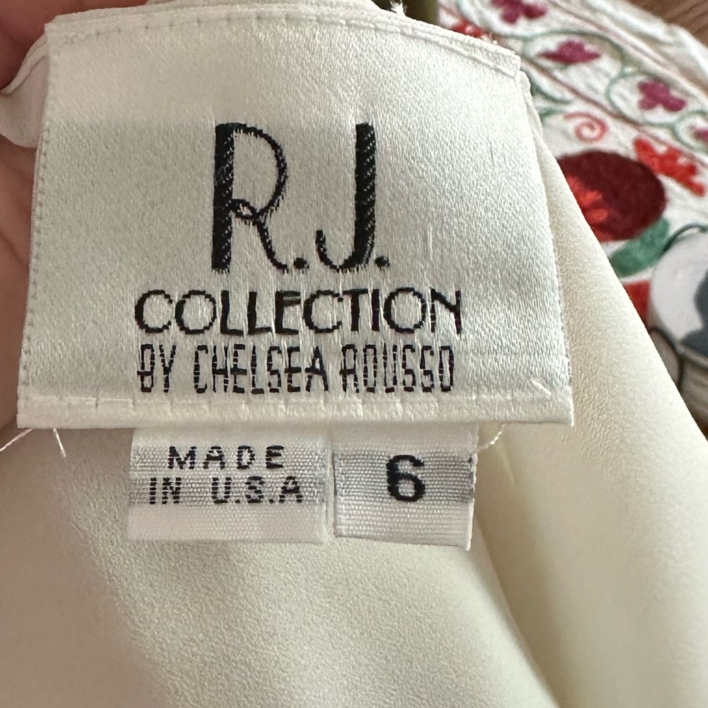 Vintage R.J. Collection by Chelsea Rousseau Long Ruched Gown, Ivory, Size 6 - Picture 3 of 10